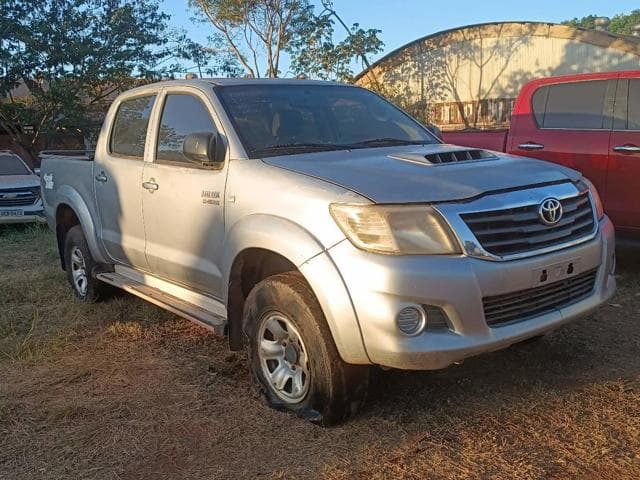 TOYOTA - HILUX CD4X4 STD — foto do lote