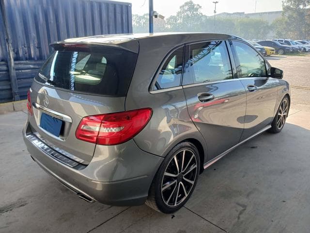 MERCEDES-BENZ - B200CGI — foto do lote