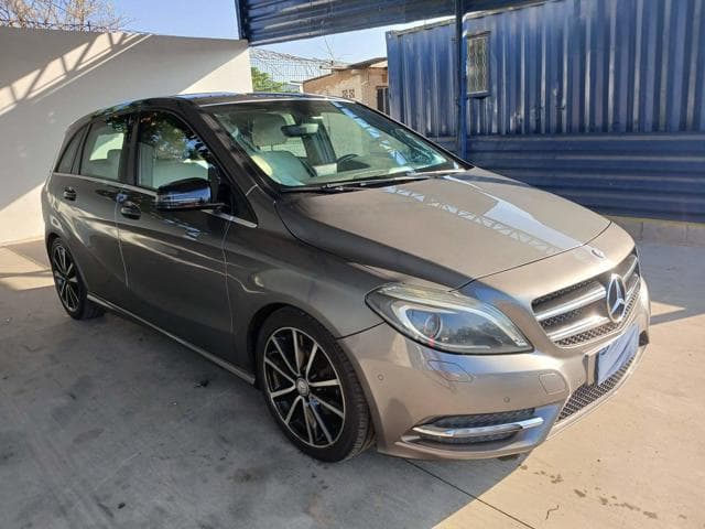 MERCEDES-BENZ - B200CGI — foto do lote