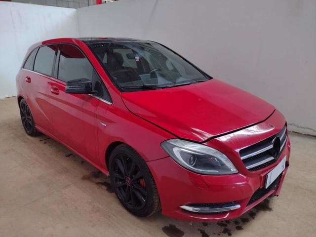 MERCEDES-BENZ - B200CGI — foto do lote