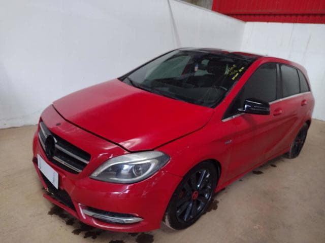 MERCEDES-BENZ - B200CGI — foto do lote