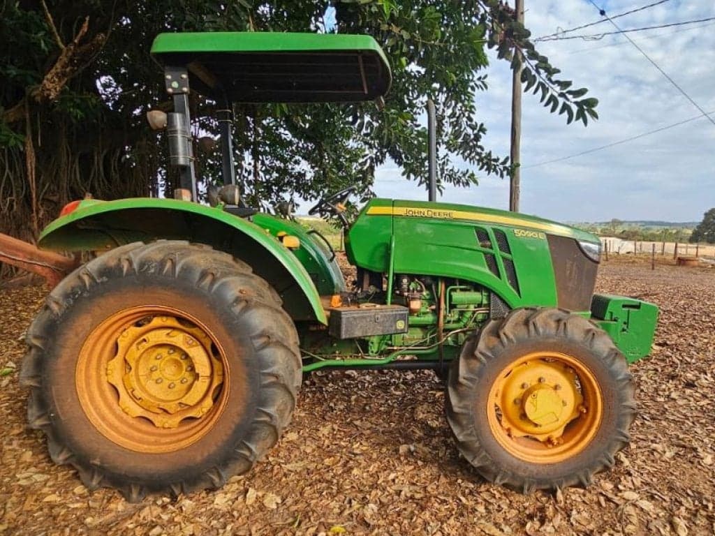Trator John Deere 5090E com 90 CV e TDP - 2022 — foto do lote