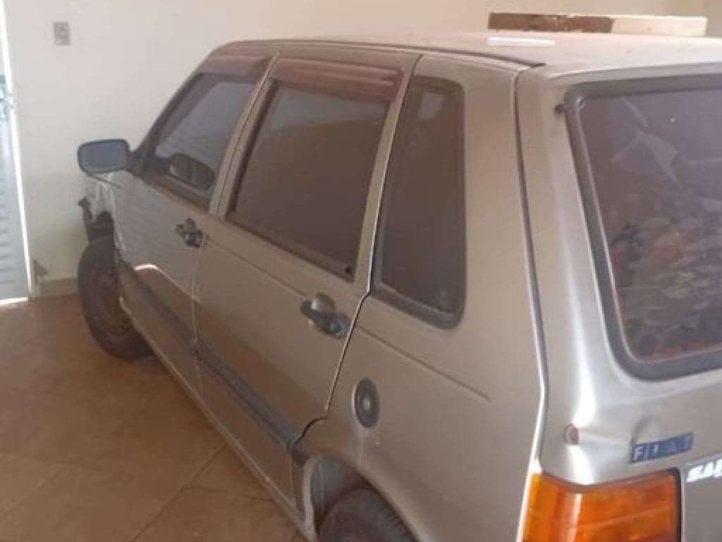 Carro Fiat Uno Mille Fire - 2002 — foto do lote
