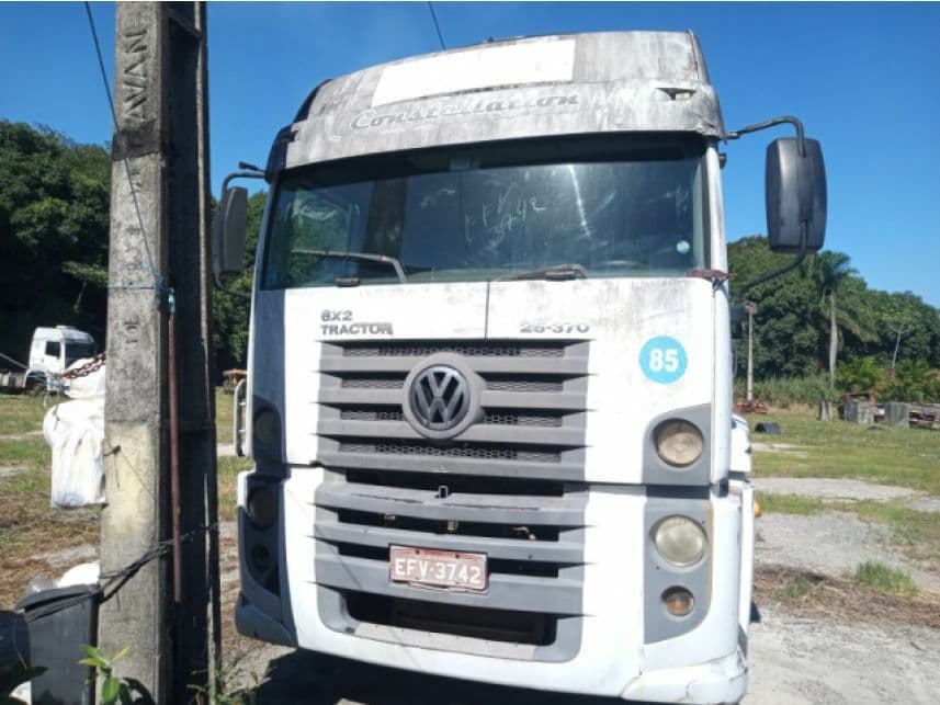 LOTE 01: 1 VEÍCULO VOLKSWAGEN 25-370 E CONSTEL. 6X2 TRACTOR 2P (DIES.), PLACA EFV-3742, ANO/MODELO 2010. Processo: 1127919-19