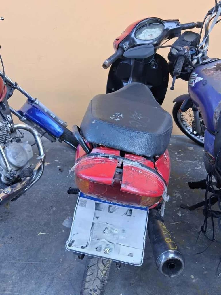 HONDA C-100 BIZ 2005 2005 Sucata Motor Servível — foto do lote
