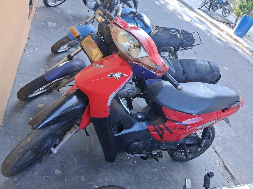 HONDA C-100 BIZ 2005 2005 Sucata Motor Servível — foto do lote