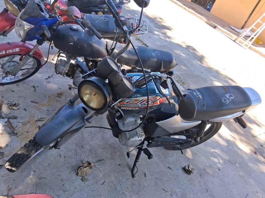 YAMAHA YBR 125 2003 2004 Sucata Motor Servível — foto do lote